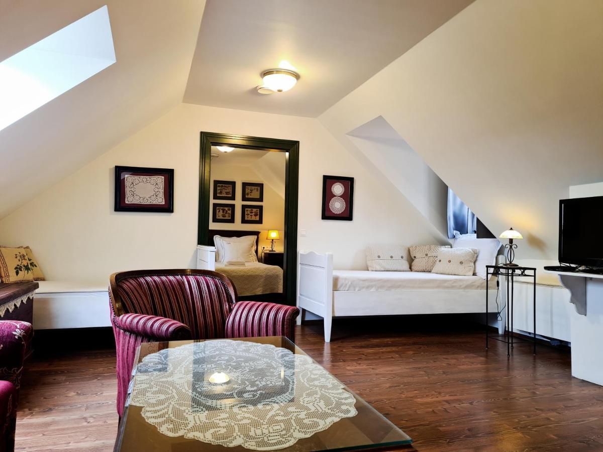 Kosbor Panzio Bed & Breakfast Magyarszombatfa Exterior photo