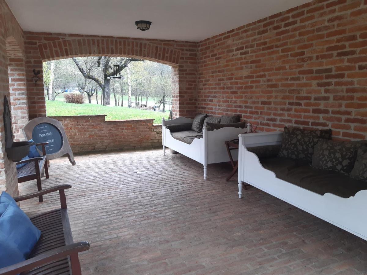 Kosbor Panzio Bed & Breakfast Magyarszombatfa Exterior photo