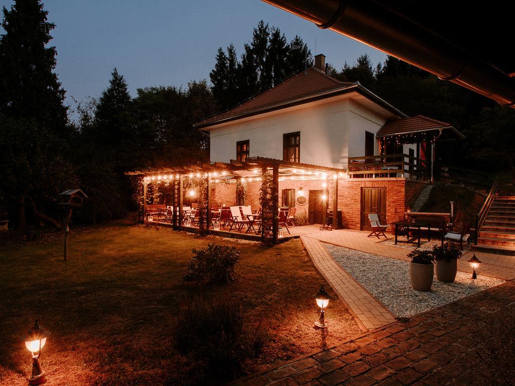 Kosbor Panzio Bed & Breakfast Magyarszombatfa Exterior photo